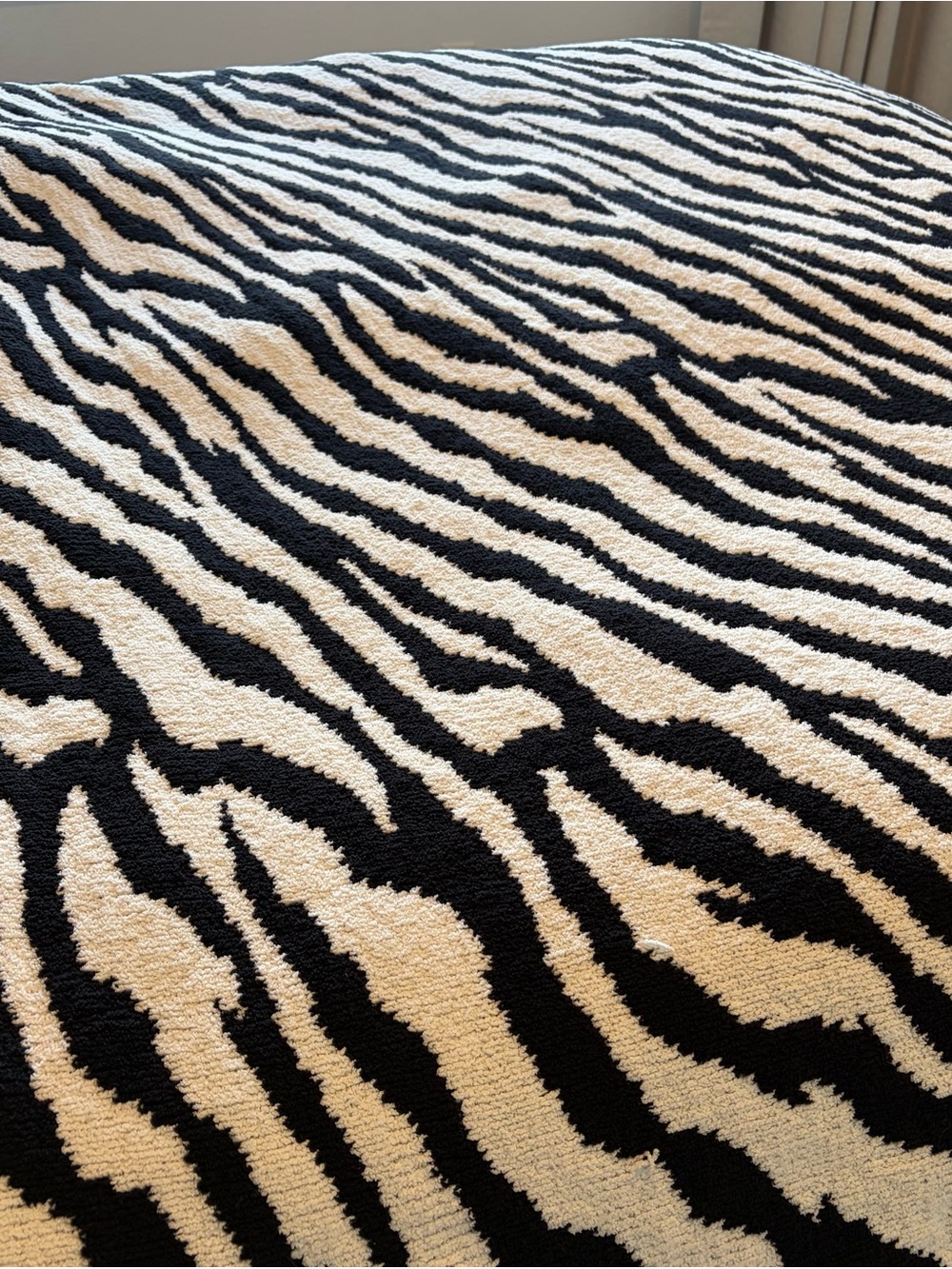 Kashwére Special Edition - Zebra-Pattern Plush Throw Blanket in Black and Cream